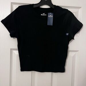 Hollister Women's Black Short Sleeve Crewneck Crop Tee